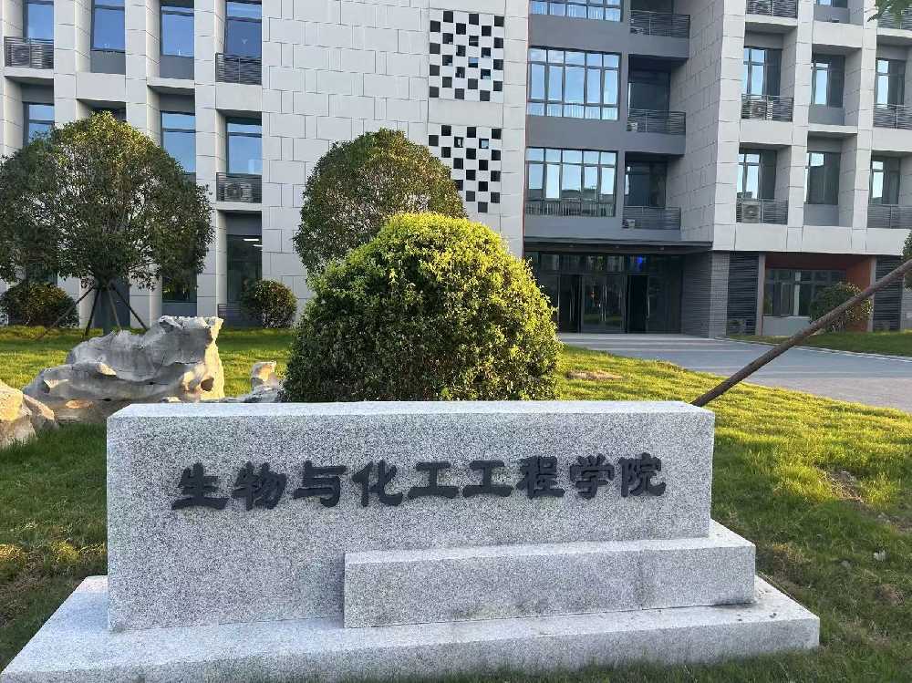 岳塘区扬州职业大学体育场高杆灯项目